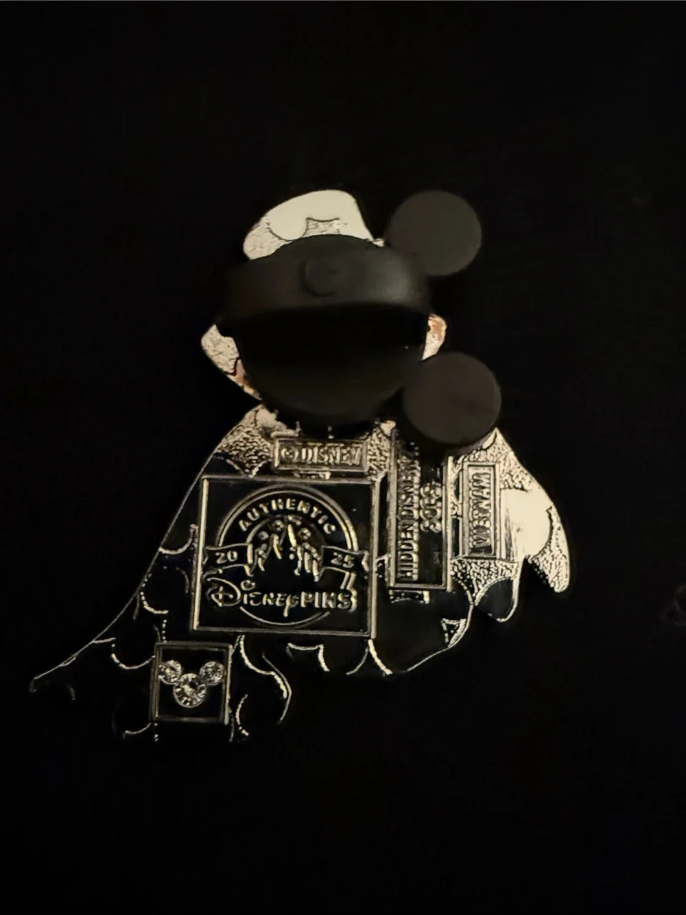 Disney Donald Duck Vampire Pin -Hidden Disney 2025 Wave A